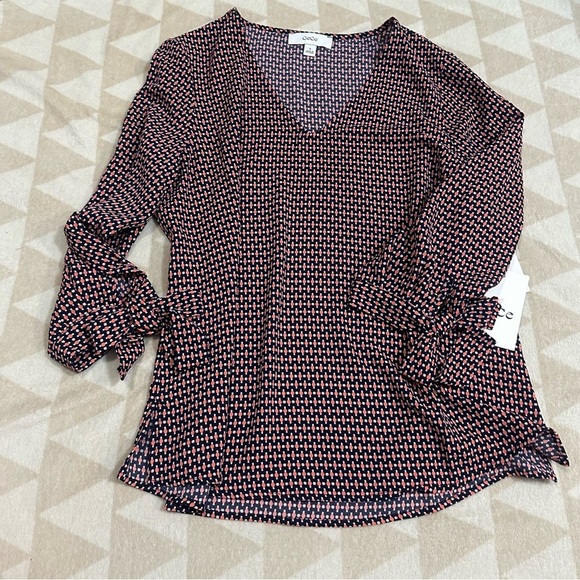 Cece tie sleeve geometric vneck blouse - Picture 1 of 2